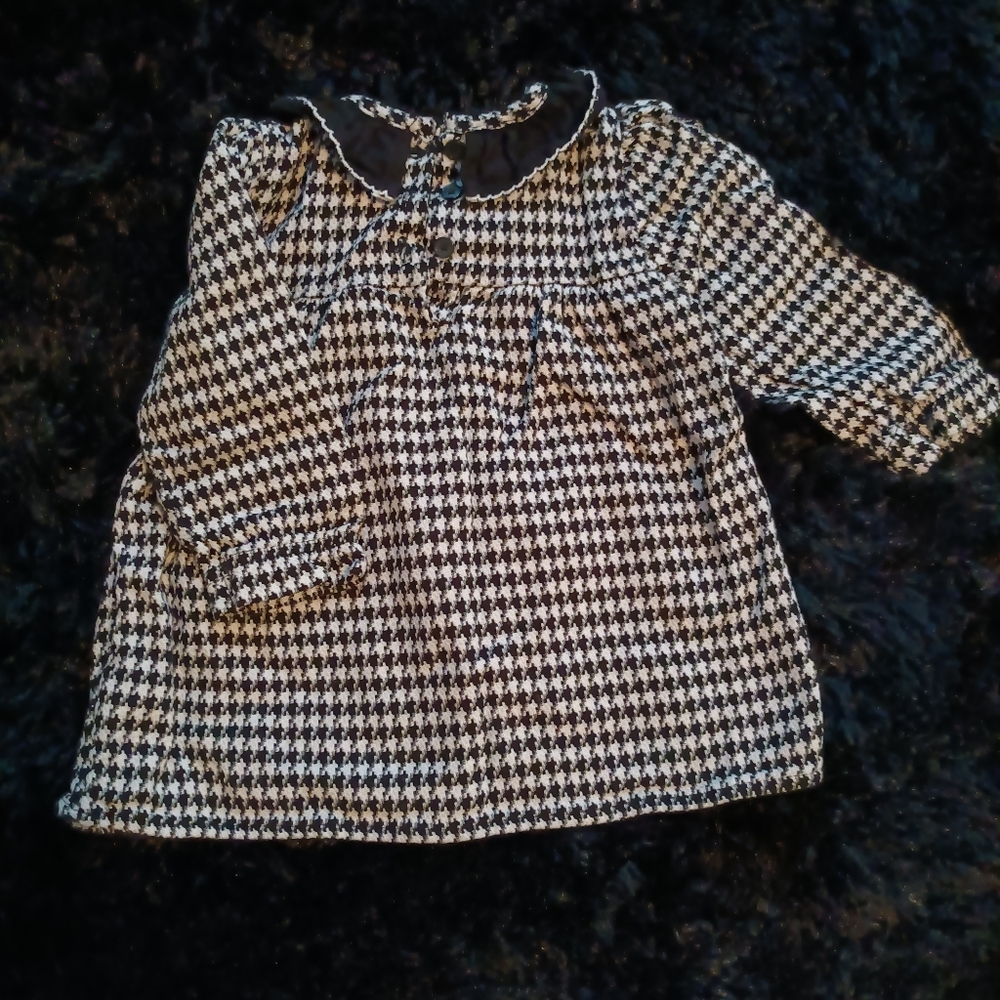 Cute black & white dress to pair with tights or jeans!